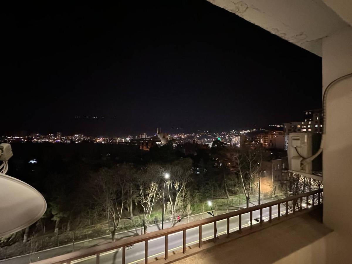 5 Rooms Near 300 Aragveli Metro Station Tbilisi Exterior foto