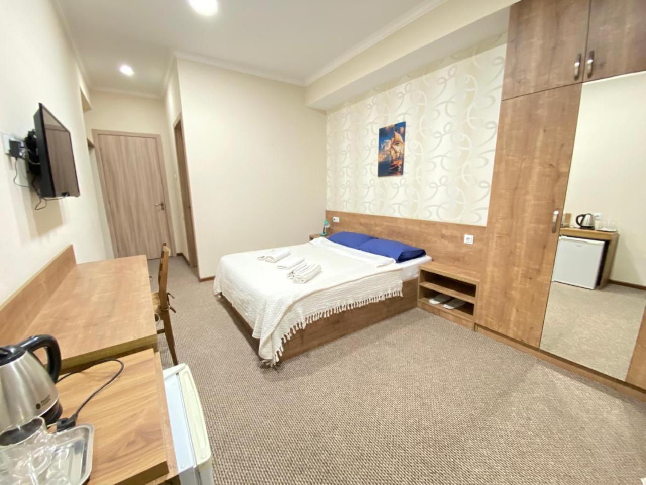 5 Rooms Near 300 Aragveli Metro Station Tbilisi Zimmer foto