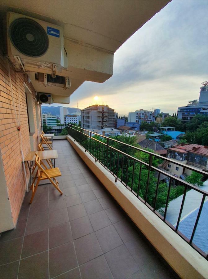 5 Rooms Near 300 Aragveli Metro Station Tbilisi Exterior foto
