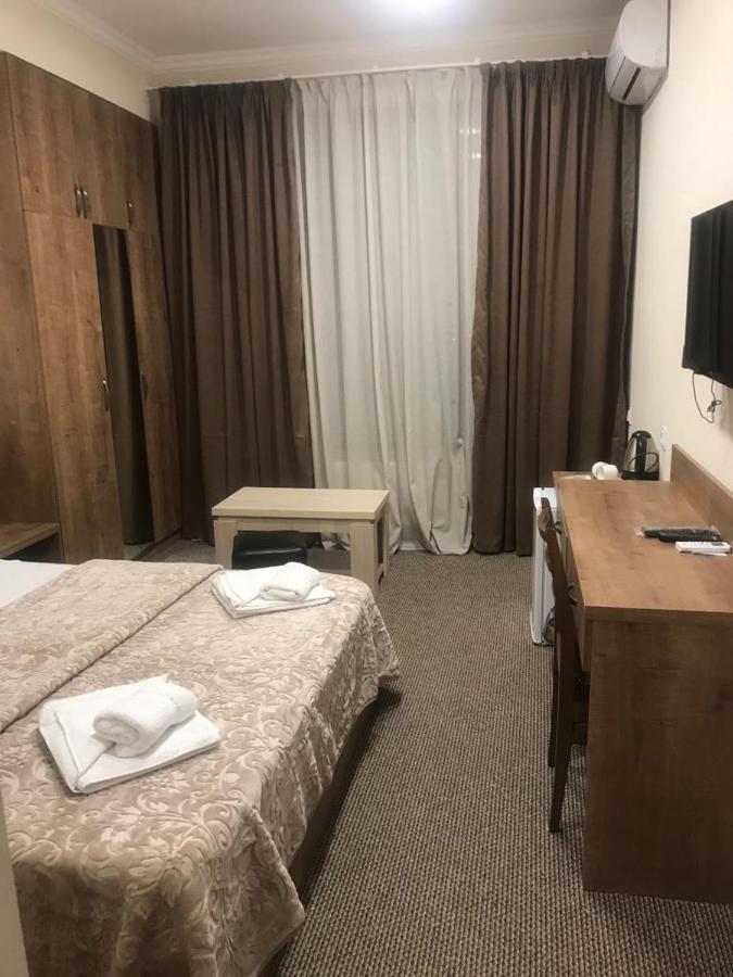 5 Rooms Near 300 Aragveli Metro Station Tbilisi Exterior foto